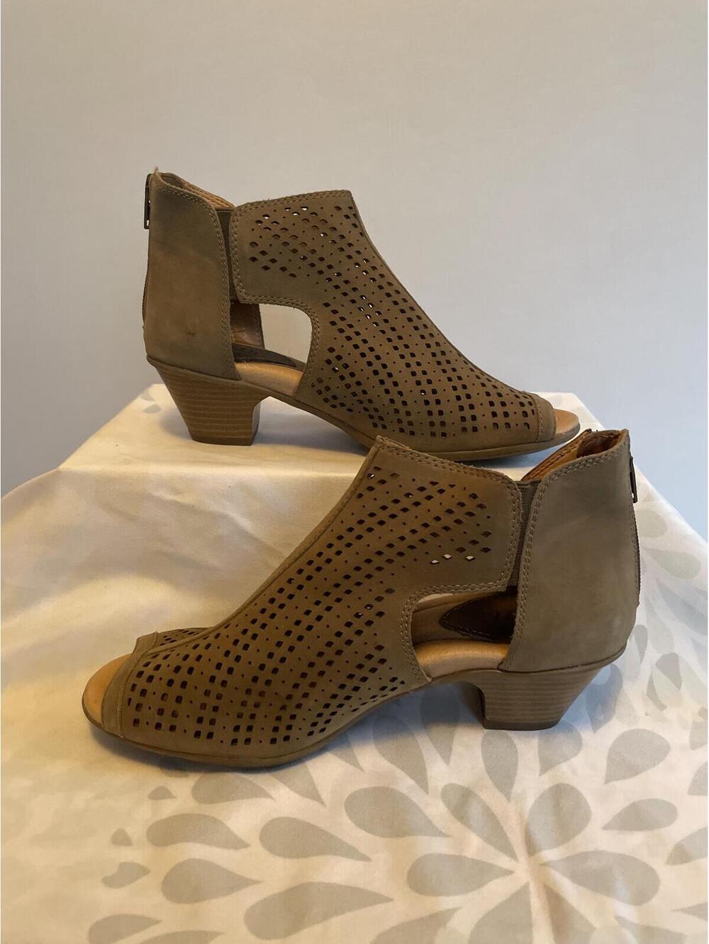 Earth Keri Taupe Perforated Nubuck 7 Ankle Wide Zip Back Stack Peep Toe Shoe